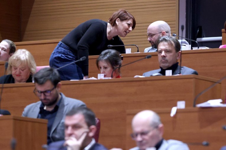 Oporba: Nekad je Bandić Plenkoviću "outsourcao" žetončiće, sada se usavršio i sam