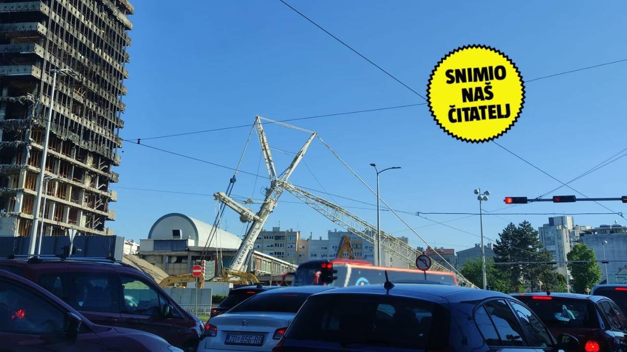 Image 49: VIDEO Pogledajte dizalicu kod Vjesnika: 'Morali smo to učiniti'