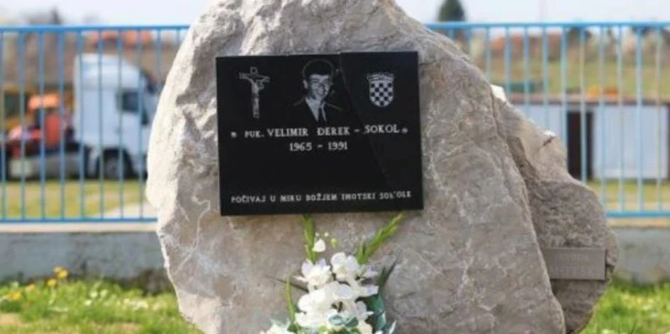 Spomen-obilježje Velimiru Đereku Sokolu