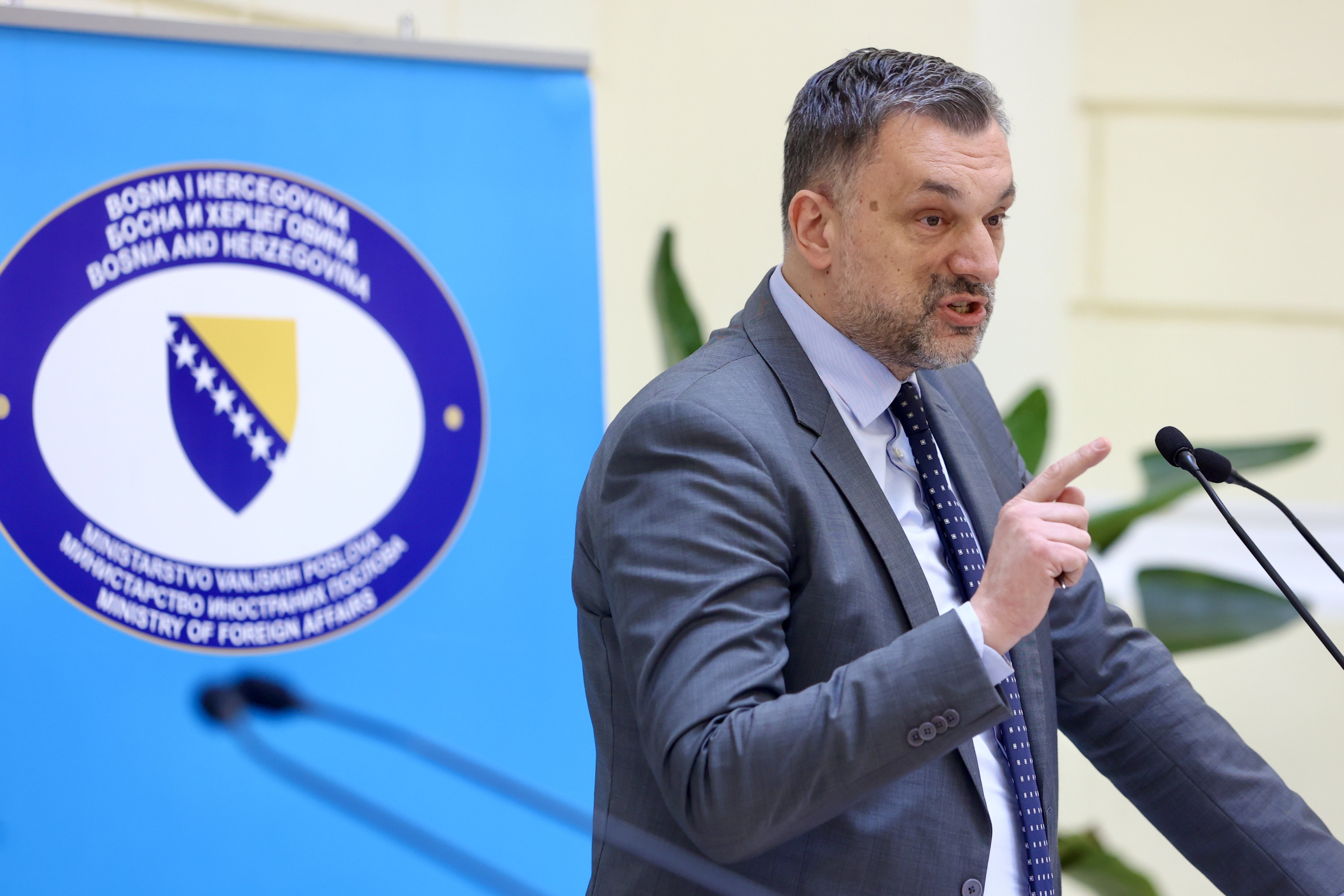 „Da mogu, prekinuo bih odnose danas.“ Konaković prazni veleposlanstvo zbog Mladića