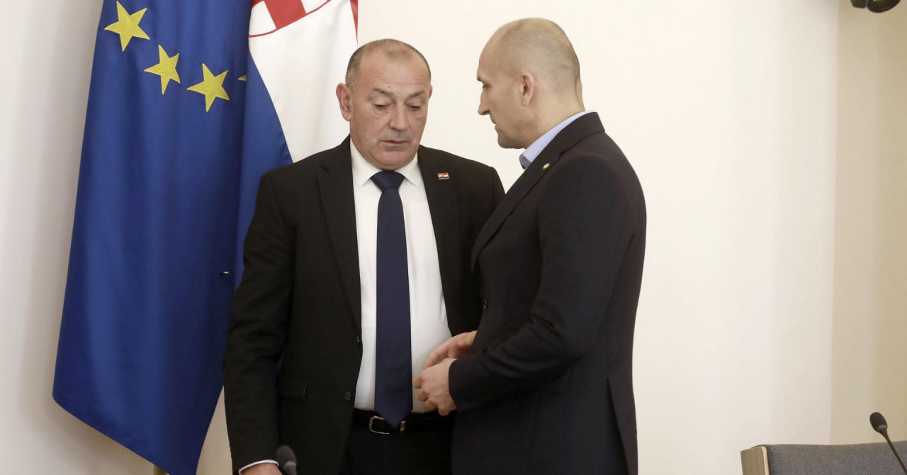 Anušić: Srbija mora dobiti poruku. Medved: država je bila na Topčideru