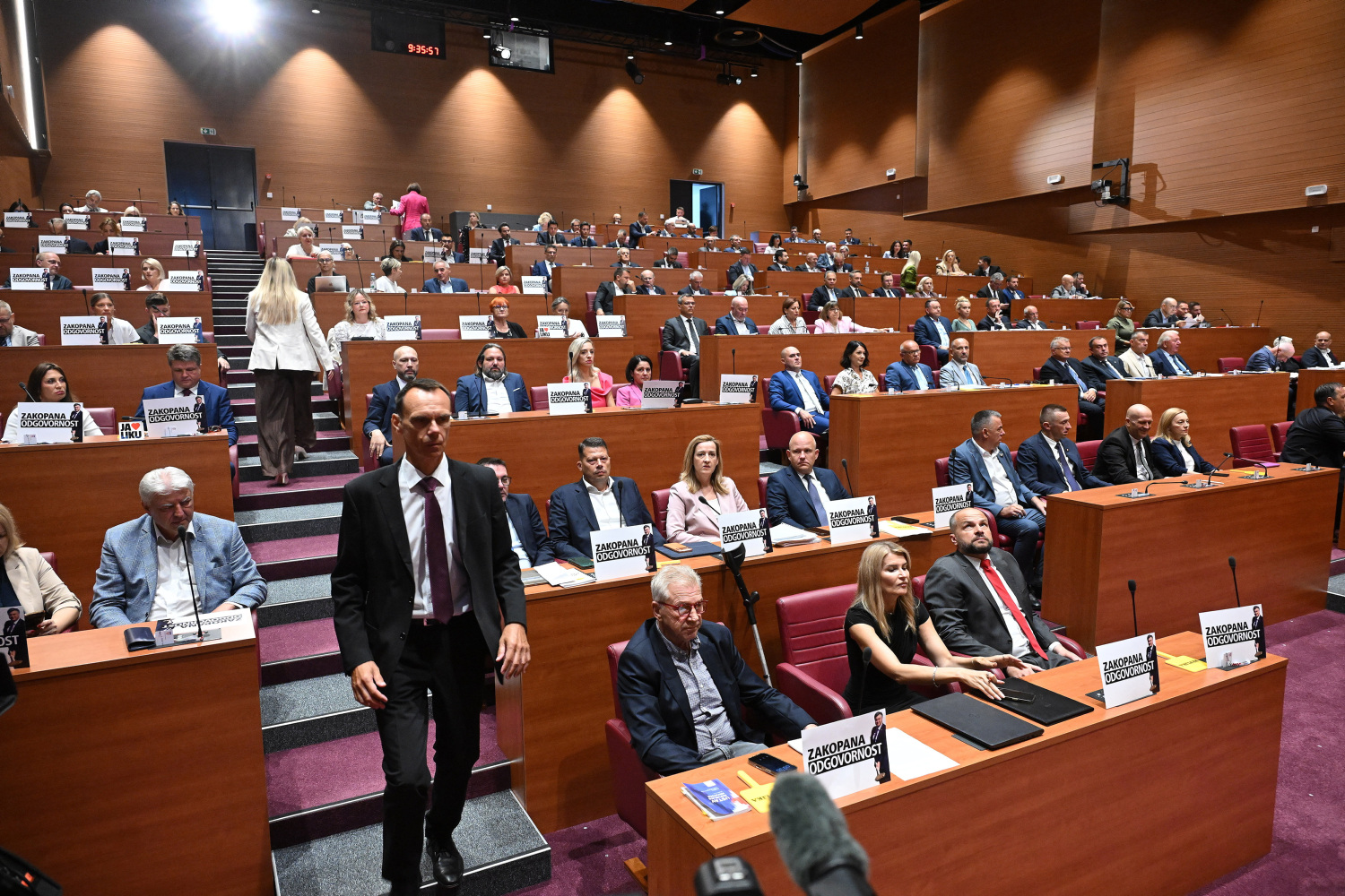 Sabor se vraća uz nova pravila: kraće rasprave, manje cirkusa. Možemo i SDP ostaju buka