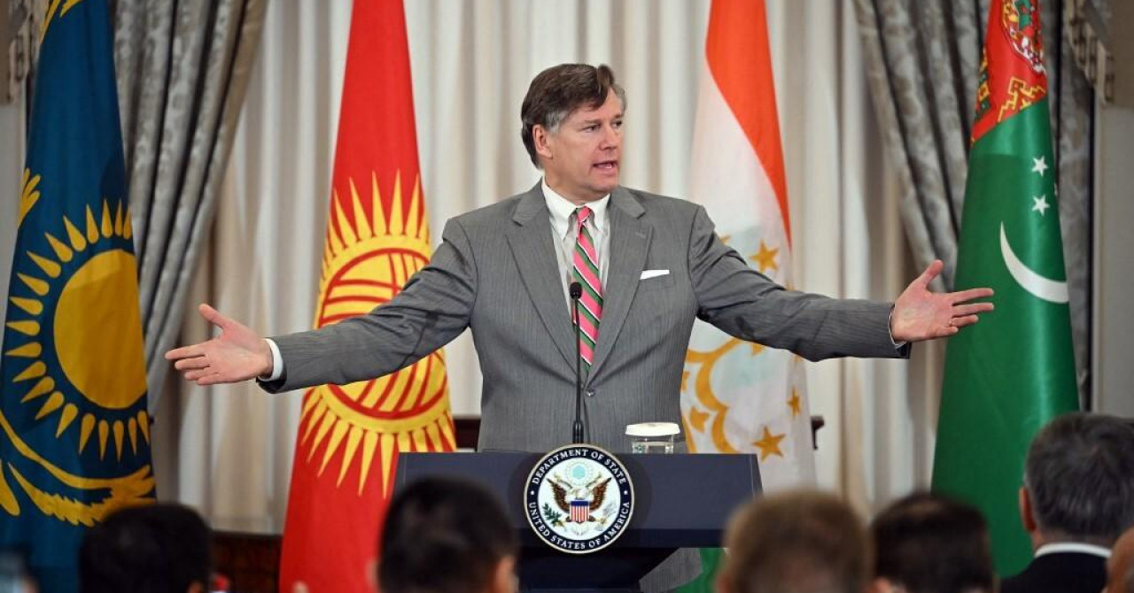 Landau zaustavio kip bika na Expo Beogradu: Baal, zlatno tele i američka diplomacija u Beogradu koji je sahranio Mladića