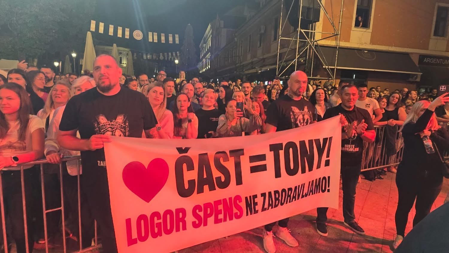 PANKOVIĆ I MEDAK SINOĆ U VINKOVCIMA: ČAST = TONI / LOGOR SPENS NE ZABORAVLJAMO