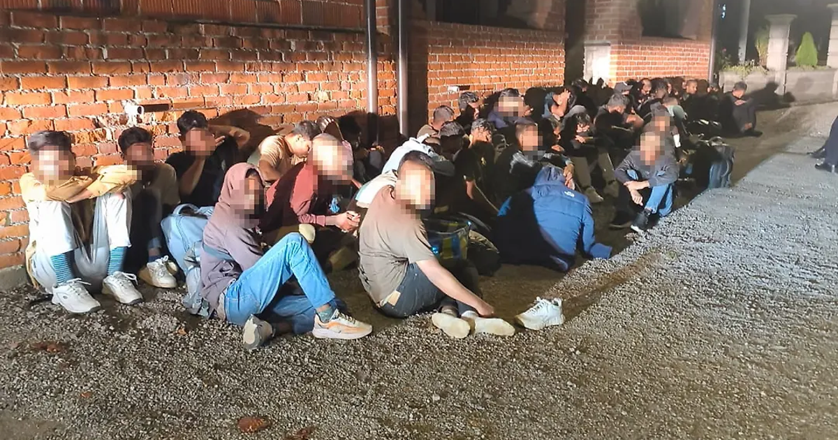 BOŽINOVIĆ: VIŠE OD 95 POSTO ILEGALNIH MIGRANATA DOLAZI IZ SMJERA BiH. GRANICA MORA DRŽATI CRTU
