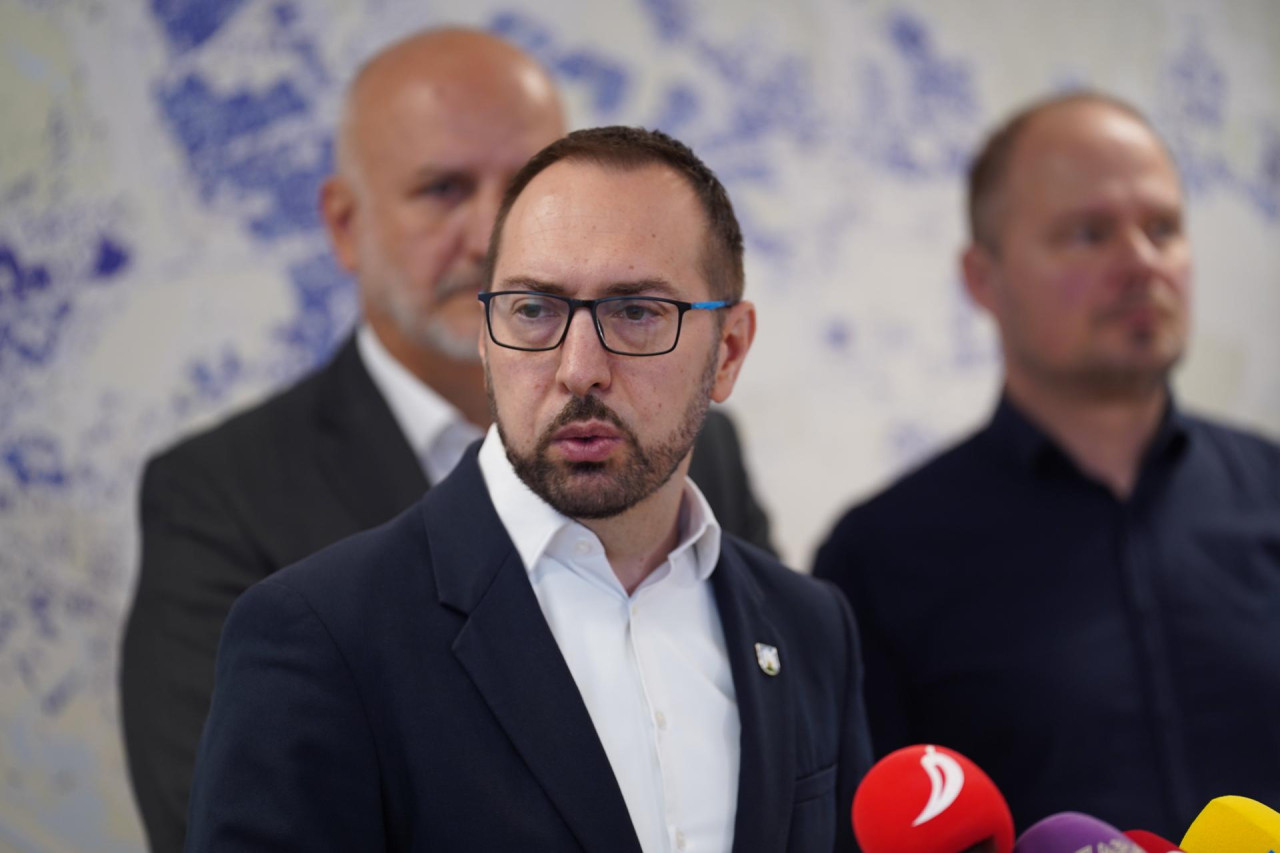 Gradonačelnik Tomislav Tomašević na konferenciji za medije