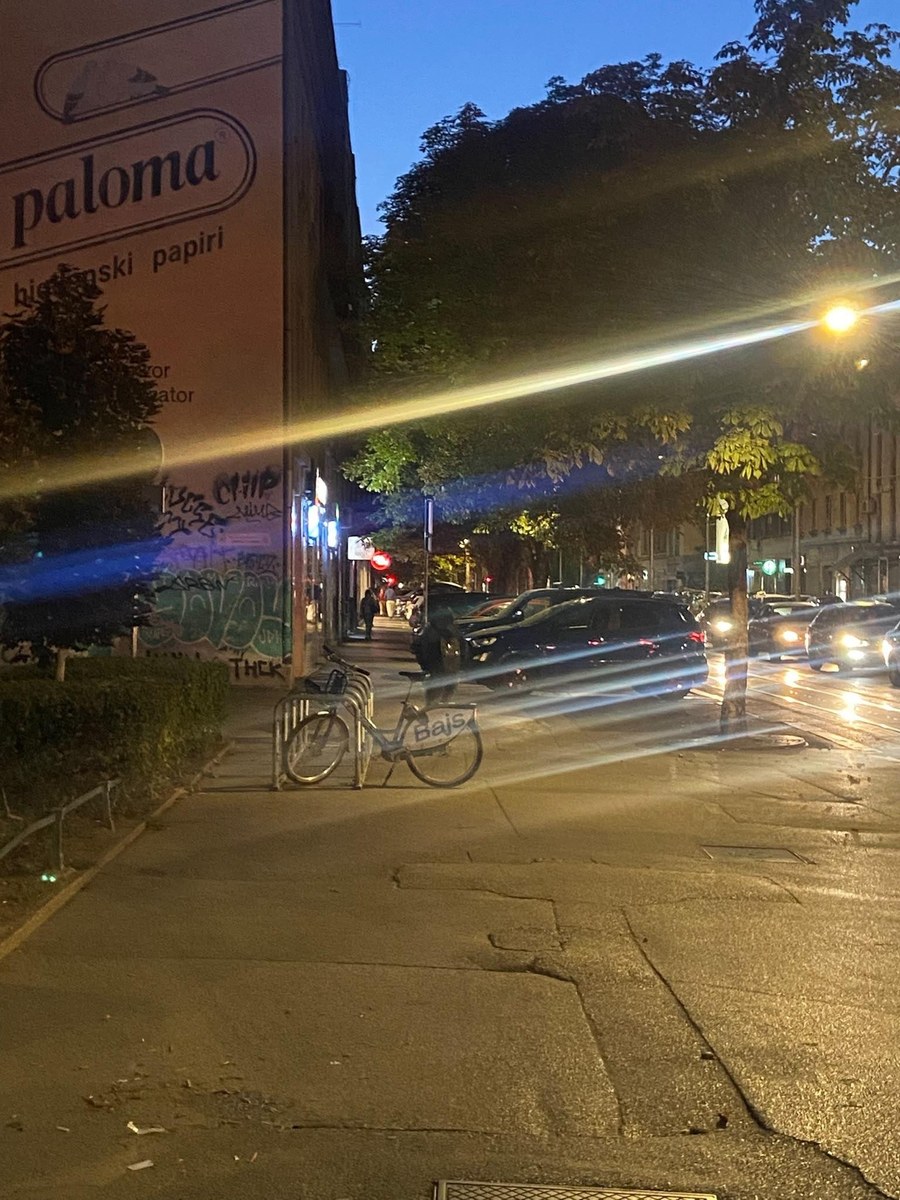 Bajs bicikl u noći