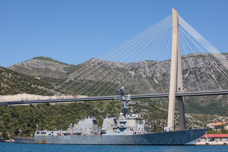 AMERIČKA VOJNA INVAZIJA U DUBROVNIK - MILANOVIĆ PROZIVA USTAVNU KRIZU!