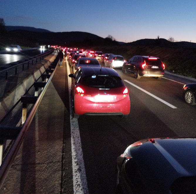 AUTOCESTE U KOLAPSU! A3 PREPUNA 15 KM, TUNEL BRINJE SE ZATVARA!