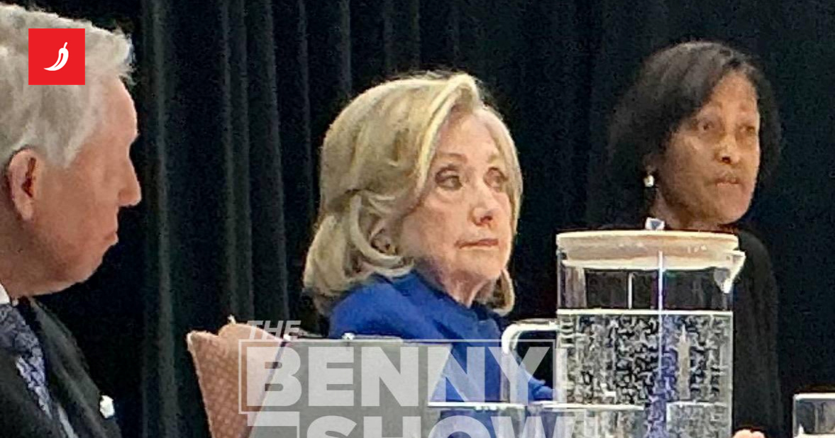 HILLARY U PANICI! Procurila FOTKA s Epsteina!