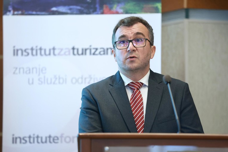 HRVATSKI TURIZAM MORA BITI LUKSUZNA DESTINACIJA, NE JEFTINA! Krešić: Konkurencija s Španjolskom je SUICID