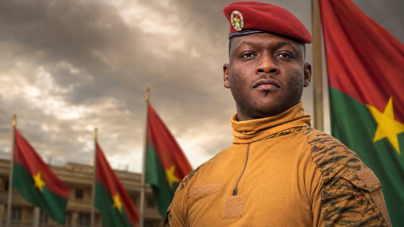 IBRAHIM TRAORÉ: MLADI KAPETAN KOJI JE IZBACIO FRANCUZE IZ BURKINE FASO I PROBUDIO AFRIKU