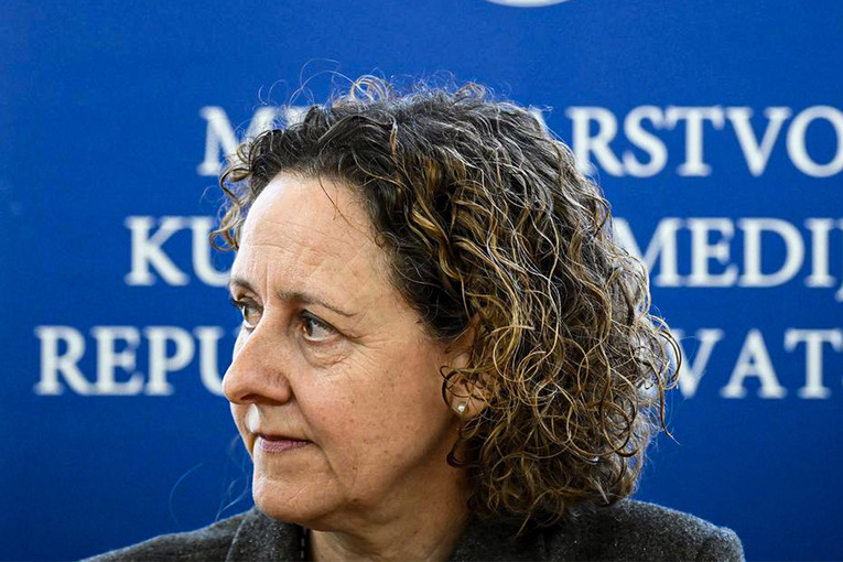 OBULJEN KORŽINEK SLAVE 'NAPREDAK' DOK SVIJET PADA U HAOS DEZINFORMACIJA!