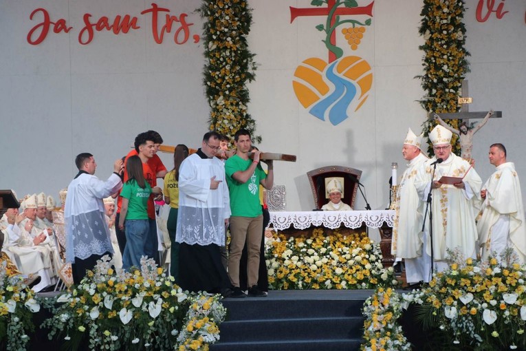 OVER 12,000 YOUNG CATHOLICS IN POŽEGA! Bishop: You Will Be Misunderstood - PERSEVERE!