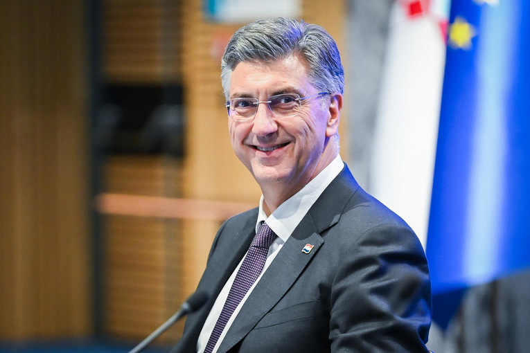 PLENKOVIĆ SE HVALI PLAĆAMA KOJE NISU NI BLIZU STVARNOSTI!