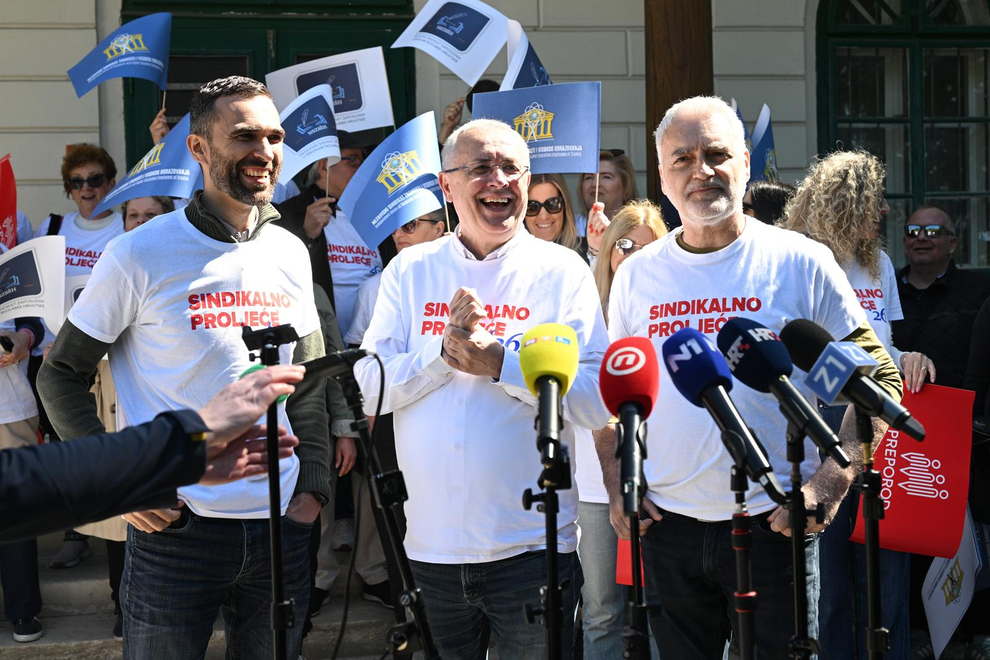 SINDIKALISTI URLAJU: VLADA PLJUJE NA RADNIKE S MISERNOM OSNOVICOM!