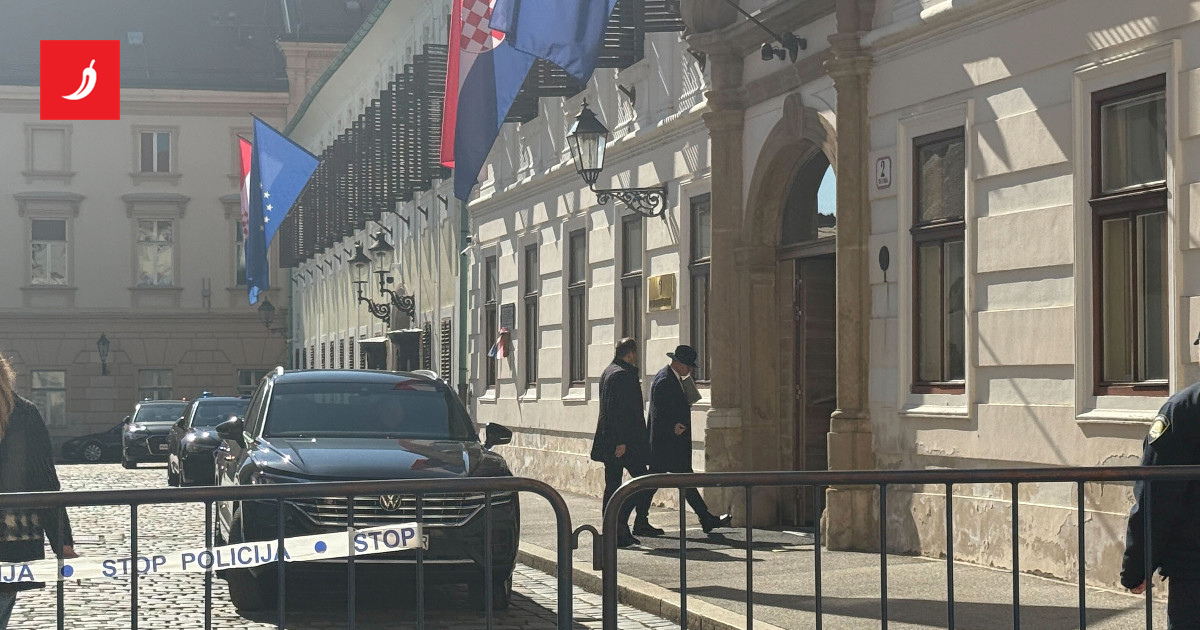 SKANDAL! PLENKOVIĆ LJUBI RUKE PAVELIĆEVCIMA!?