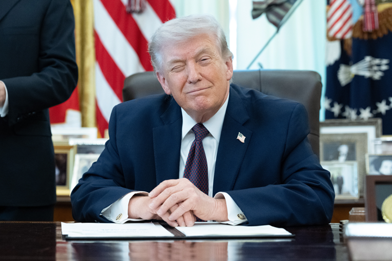 TRUMPOVA SRAMOTNA OBJAVA: IRAN UNIŠTEN! SLUŽI GLOBALISTIMA I IZRAELU!