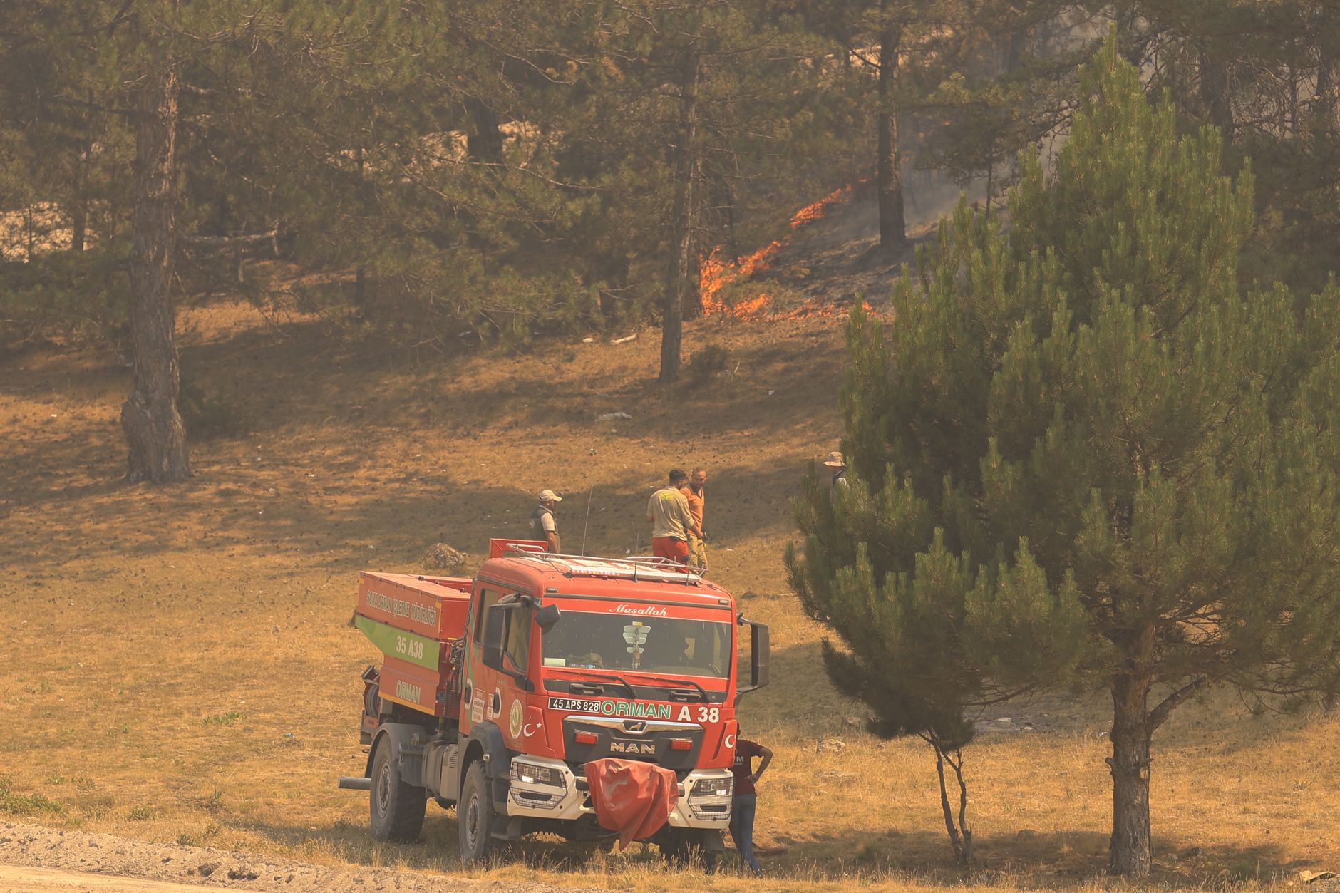 Apokalipsa na Braču: požar dug 40 kilometara, vatrogasci u teškoj borbi